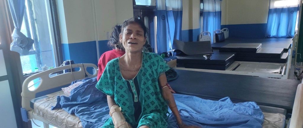 उपचार खर्च तिर्न नसक्दा बिरामी अस्पतालमै बन्धक ।