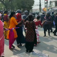 लघुवित्त पीडितहरु माथि प्रहरी दमन ।